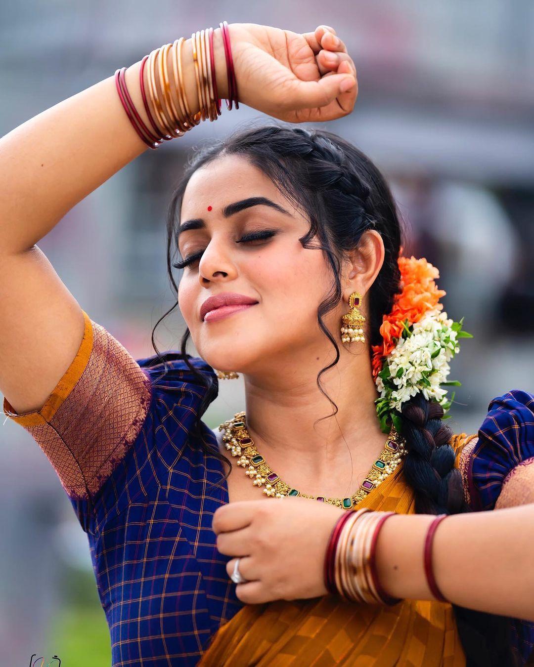 Cute and sexy photoshoot | Shamna Kasim very glamours and cute photos in half saree