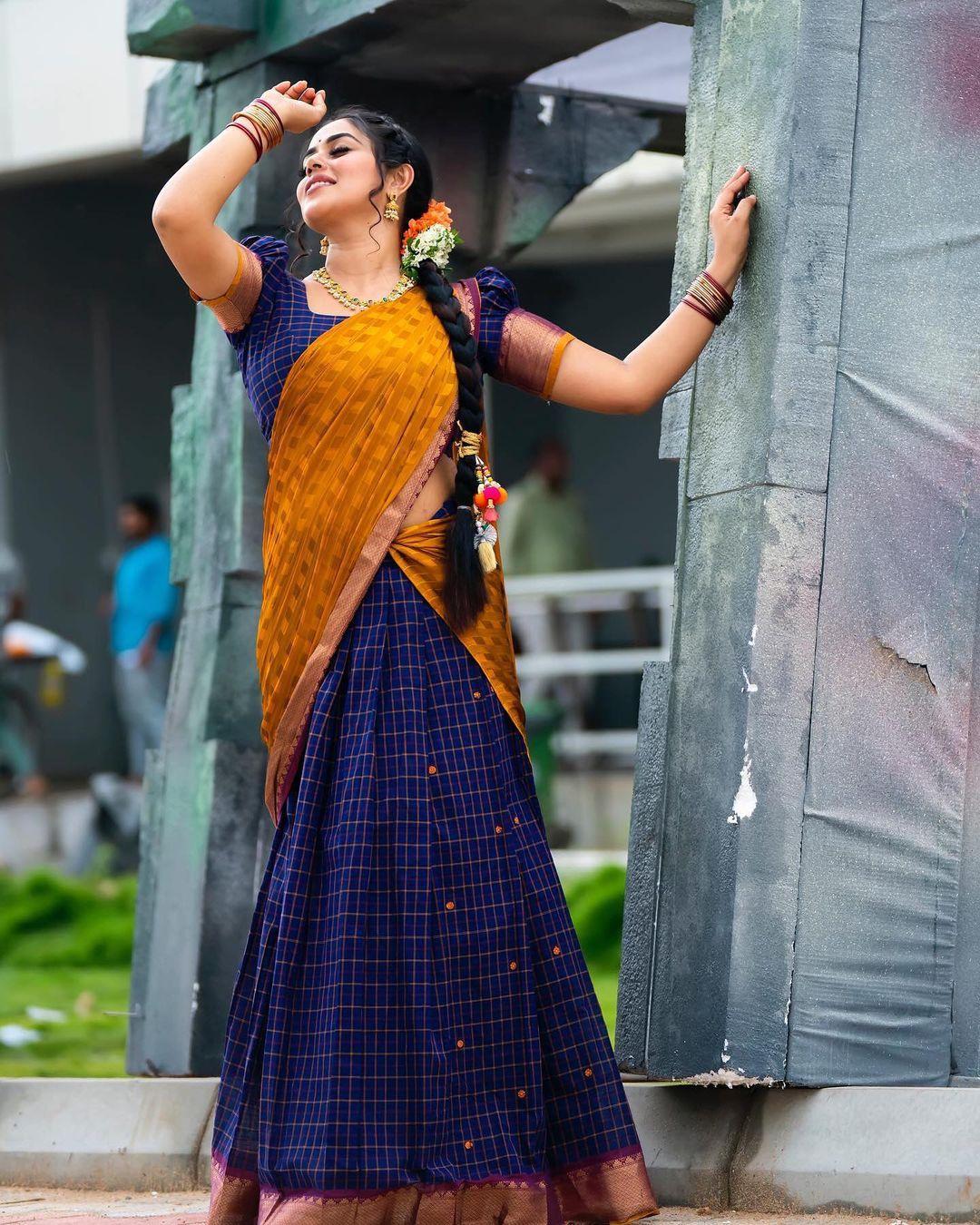Exclusive very hot and sexy photoshoot | Shamna Kasim very glamours and cute photos in half saree