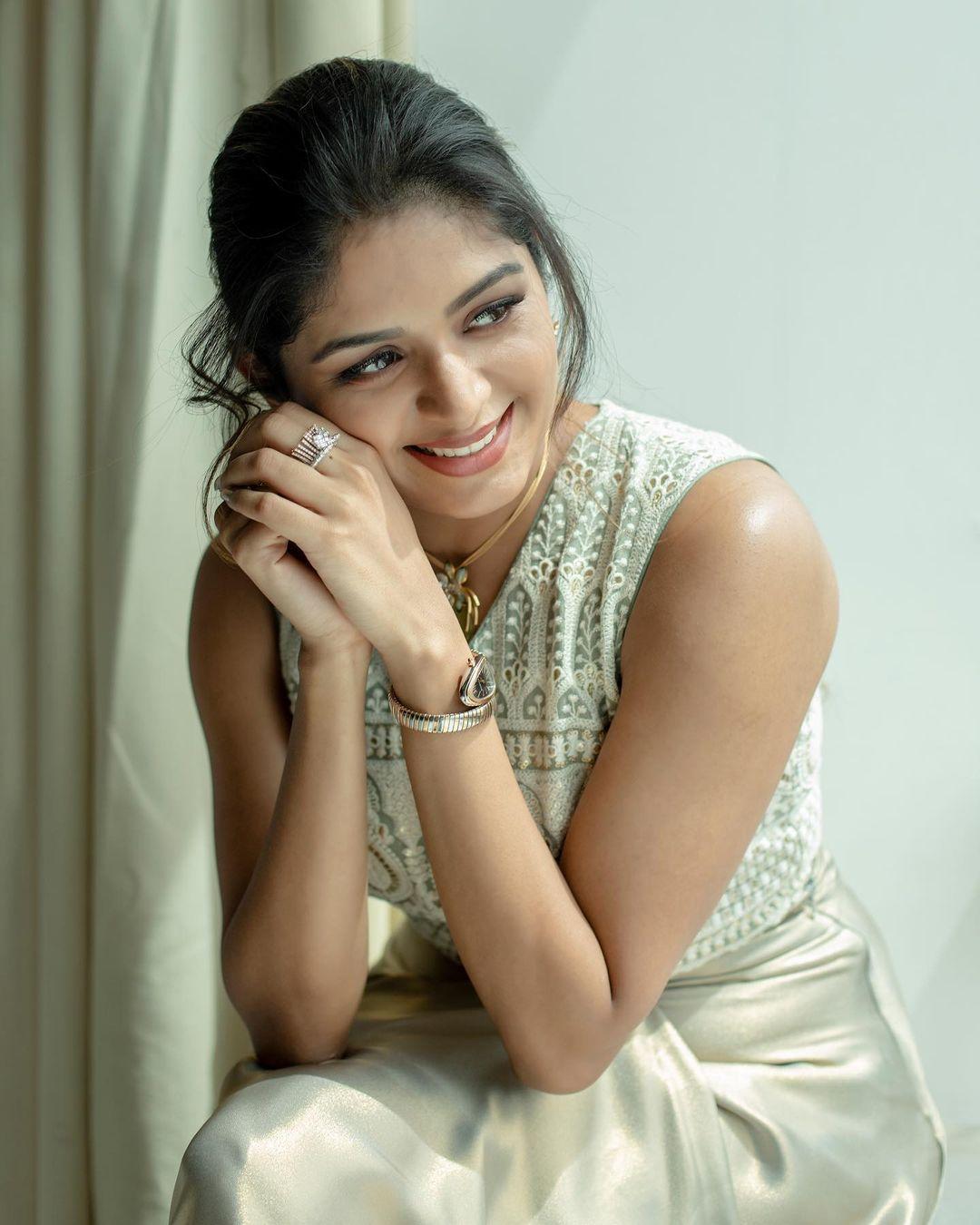 South Indian Actress hot photos | Aditi Shankar looking very Glamorous and cute picture