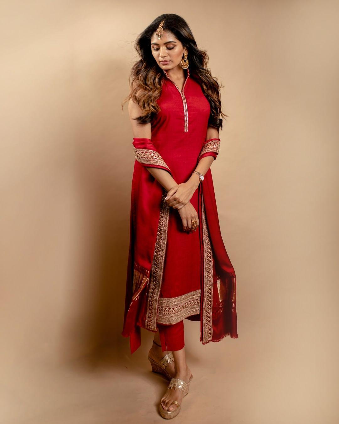 South Indian Actress hot photos | Aditi Shankar very cute and sexy photos in red dress