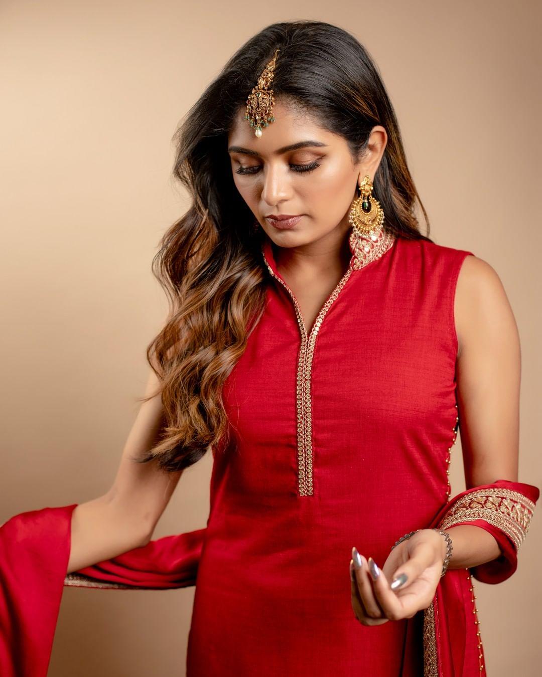 Tamil actress hot photos gallery | Aditi Shankar very cute and sexy photos in red dress