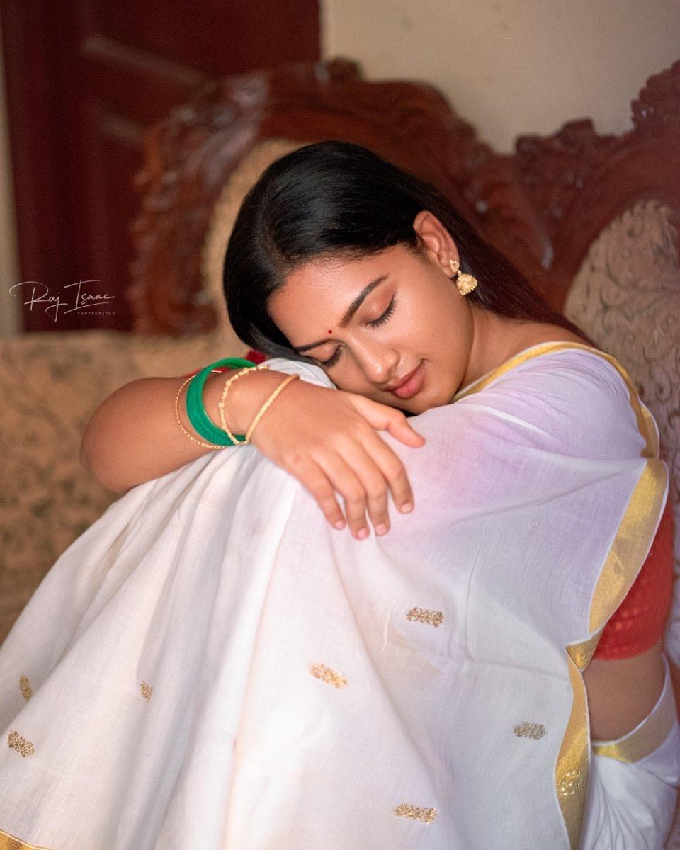 Hot and sexy photoshoot | Punitha balakrishnan exposing very hot and spicy photos gallery