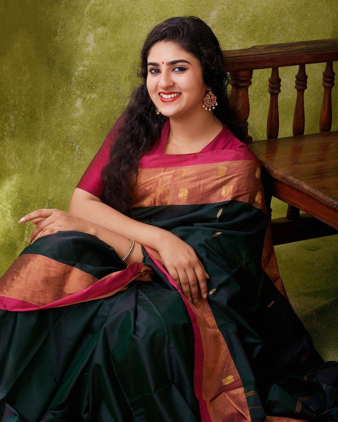 Very sexy photos | Krittika Pradeep in saree very glamorous and sexy photoshoot