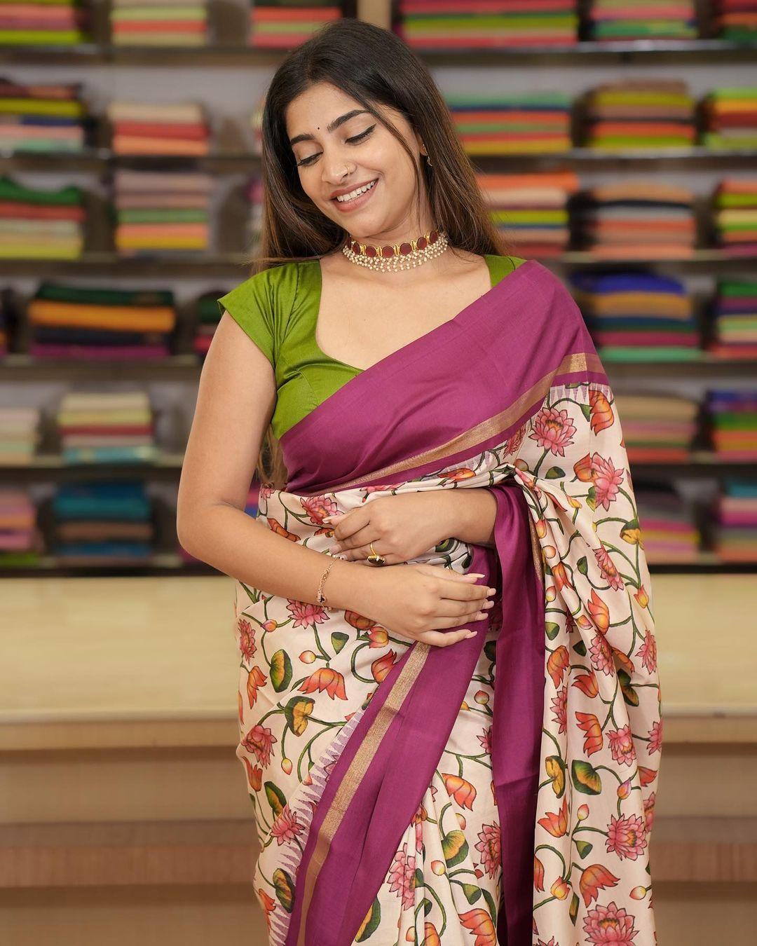 Beautiful and sexy photos | Malavika Sreenath very stylish and glamorous photos