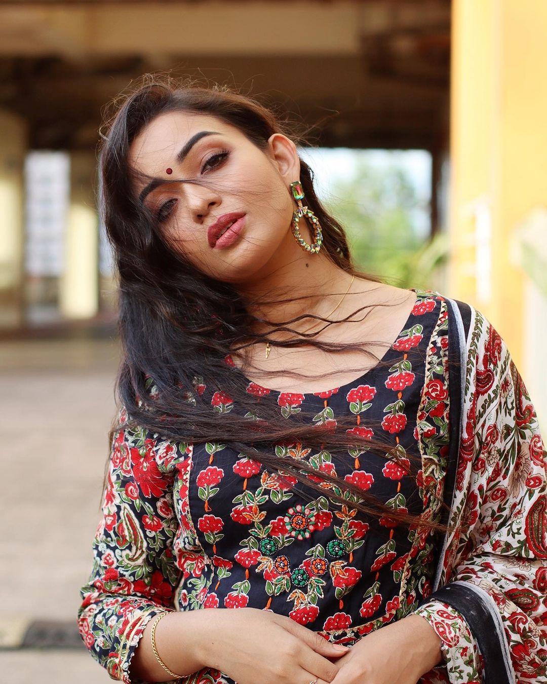 Beautiful and sexy photos | Alice Christy Gomez latest hot and spicy photos gallery