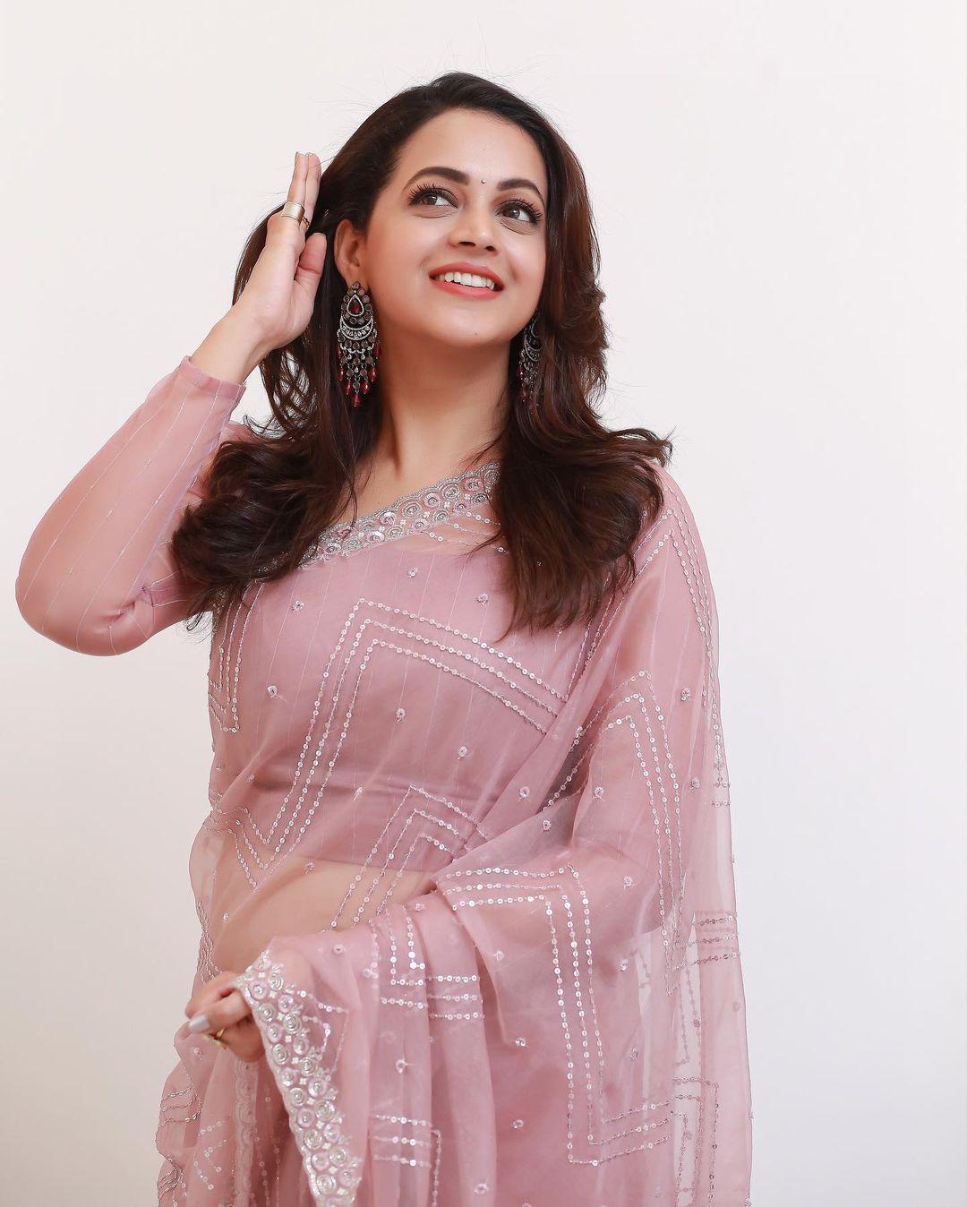 Beautiful and sexy photoshoot | Bhavana in saree very glamorous and cute stills