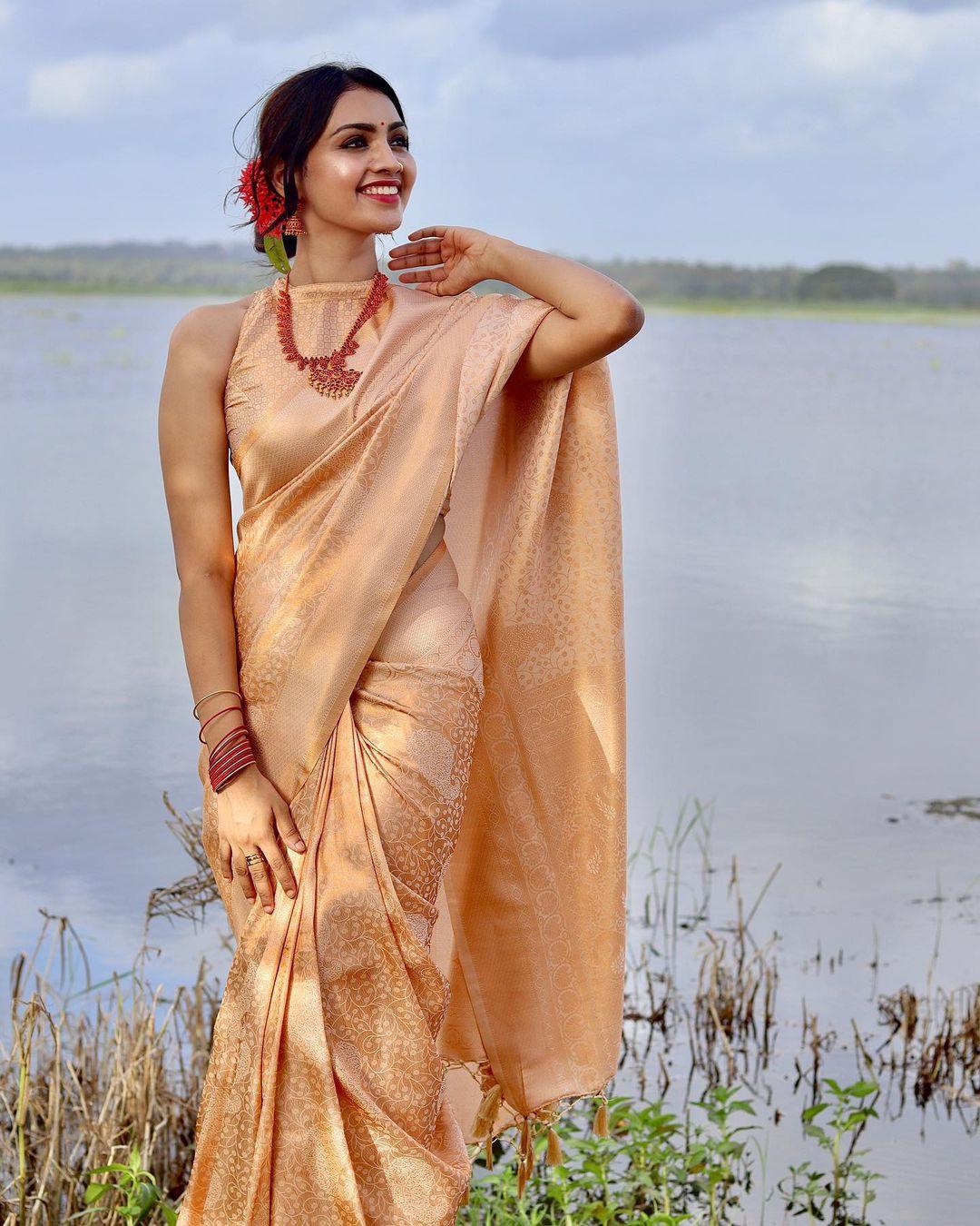 Exposing very hot photos gallery | Priyanka p Santhosh looking very glamorous photos in saree