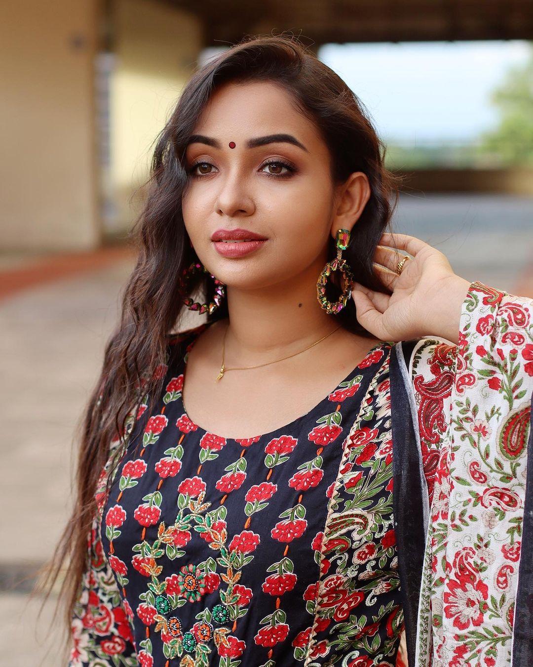 Malayalam Serial actress hot photos | Alice Christy Gomez latest hot and spicy photos gallery