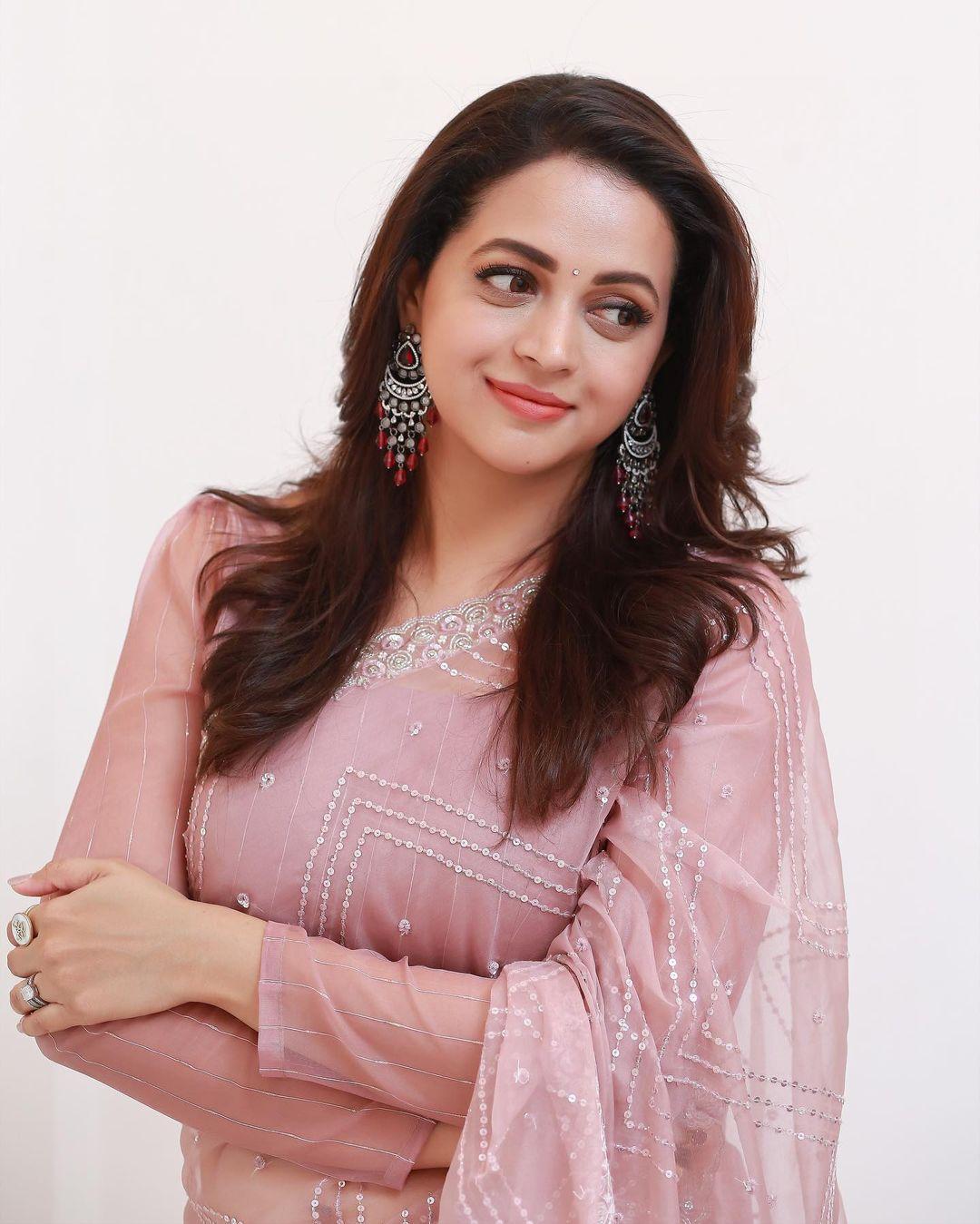 South Indian Actress hot photos | Bhavana in saree very glamorous and cute stills