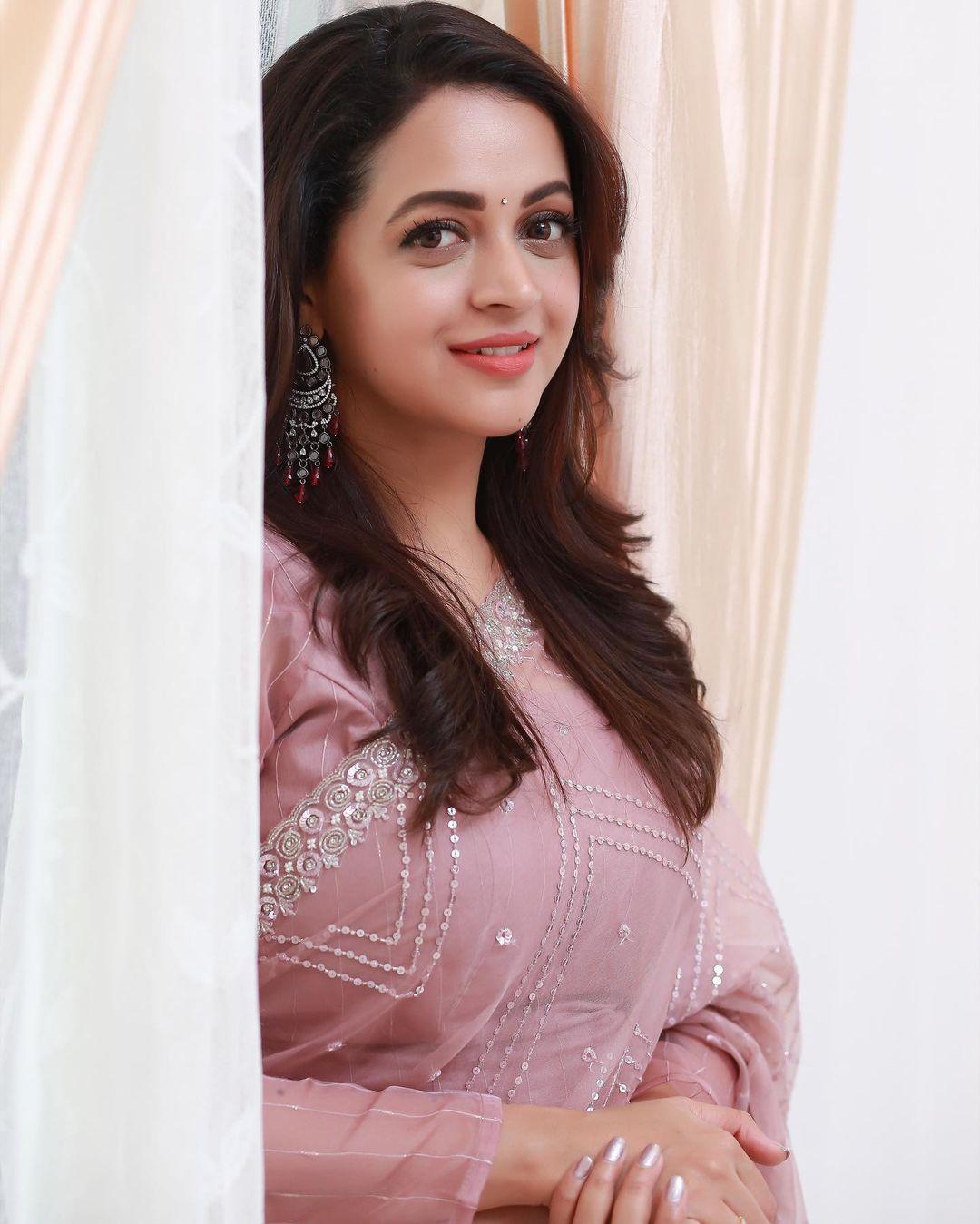 Telugu actress hot photos | Bhavana in saree very glamorous and cute stills