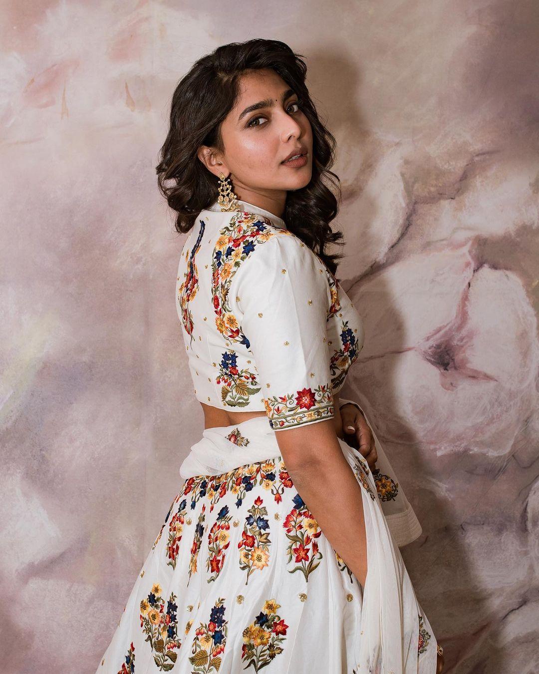 Latest hot and spicy photos | Aishwarya Lekshmi looking very glamorous in lehanga hot photos
