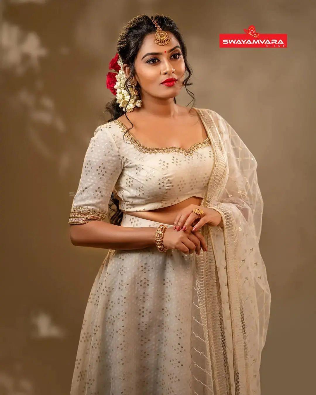 Exclusive very hot photos gallery | Dayyana Hameed in lehenga very glamorous and sexy photos