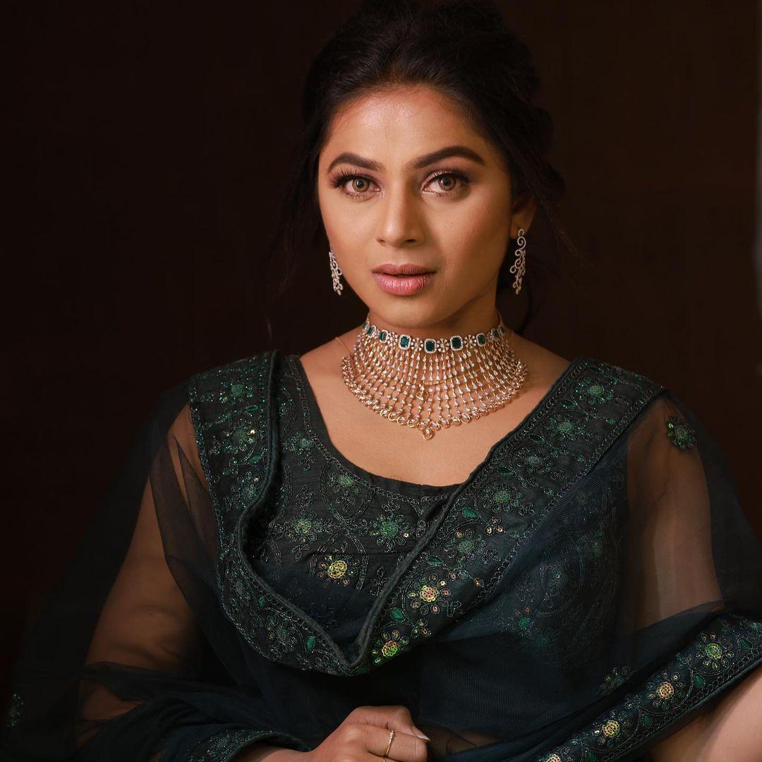Beautiful and sexy photos | Delna Davis wearing lehenga hot and sexy photoshoot