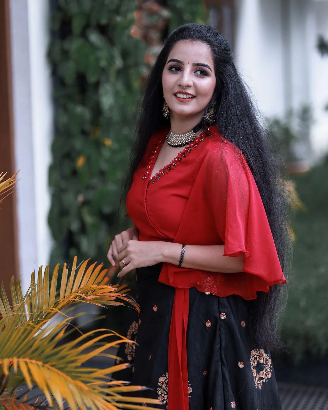 Cute and sexy photoshoot | Sonu Anna Jacob looking very glamorous in red dress