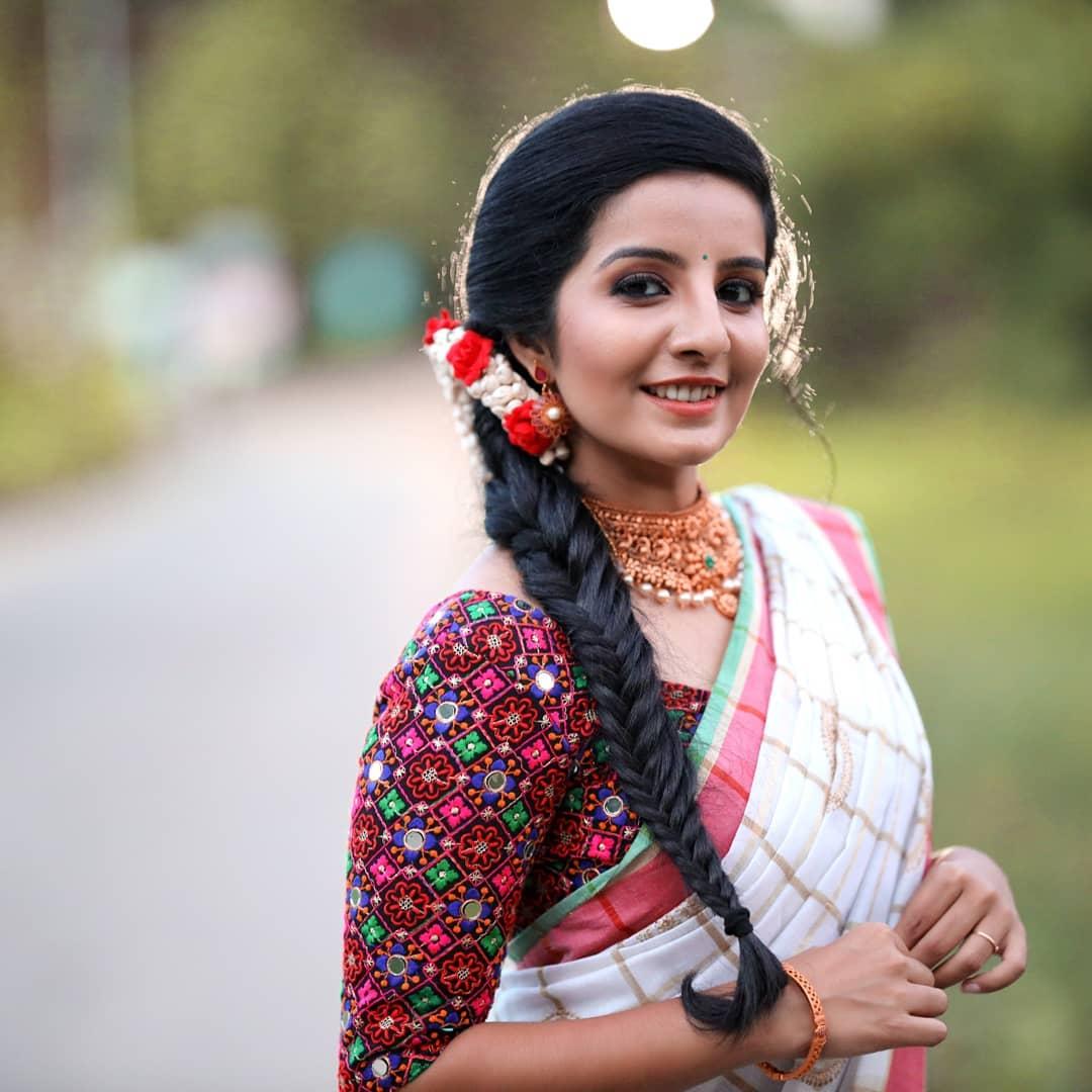 Exclusive very hot photos | Sonu Anna Jacob in Kasavu Saree hot photos gallery