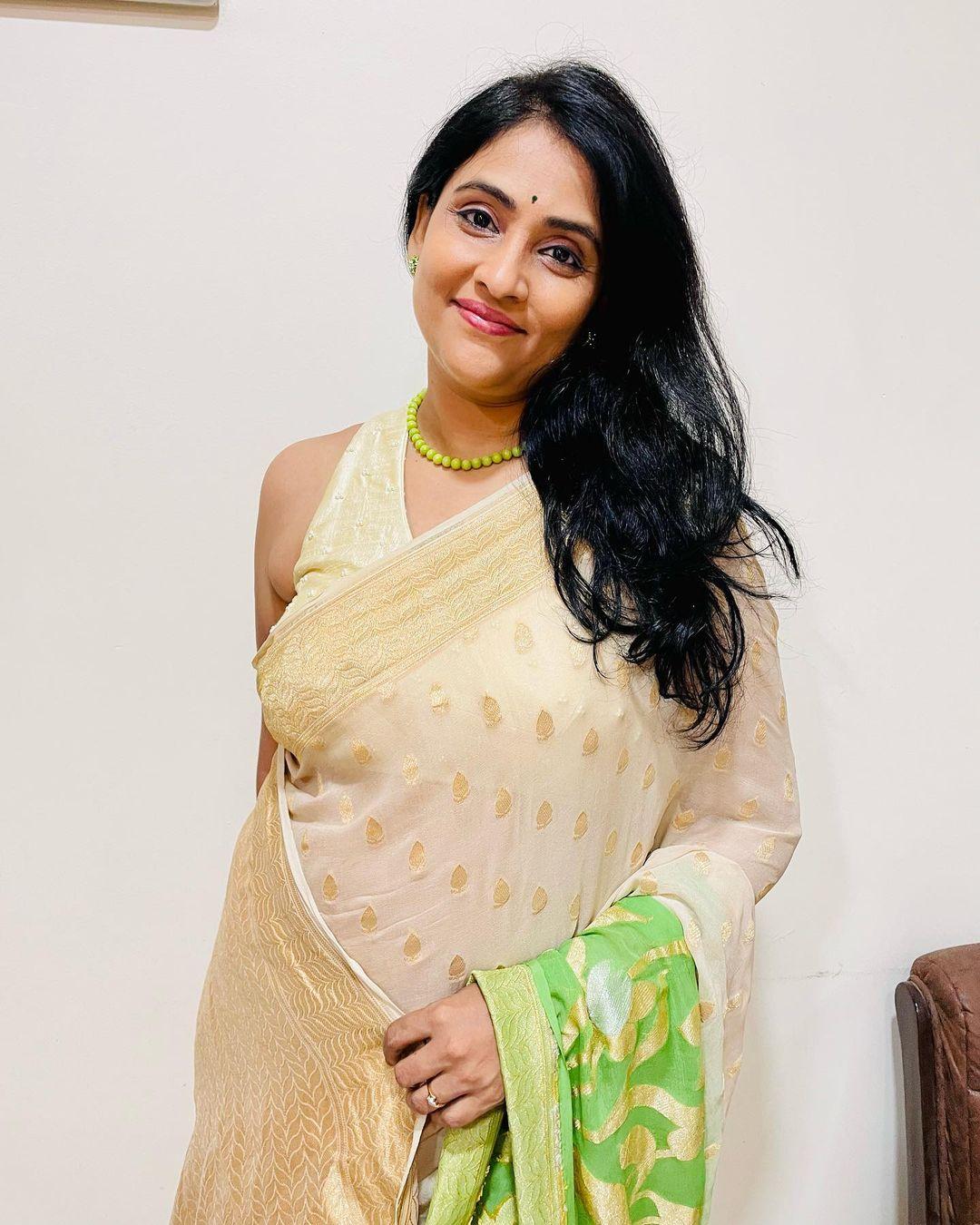 Exclusive very hot stills | Gayatri Bhargavi in sleeveless blouse and saree hot photos gallery