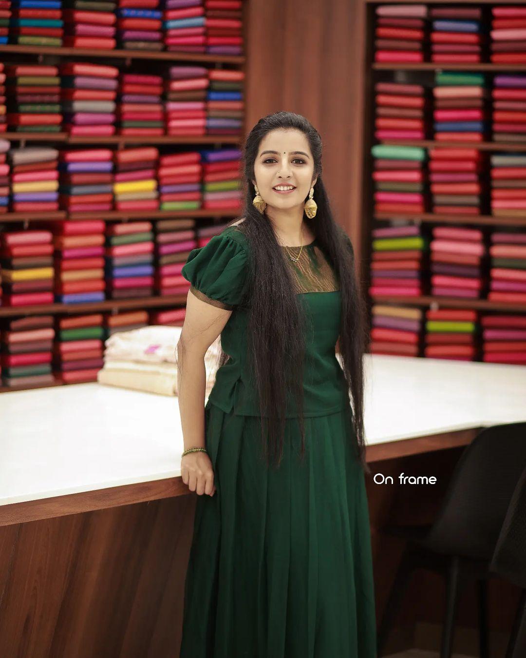 Glamorous and sexy photos | Sonu Anna Jacob in green pavada and blouse hot photos