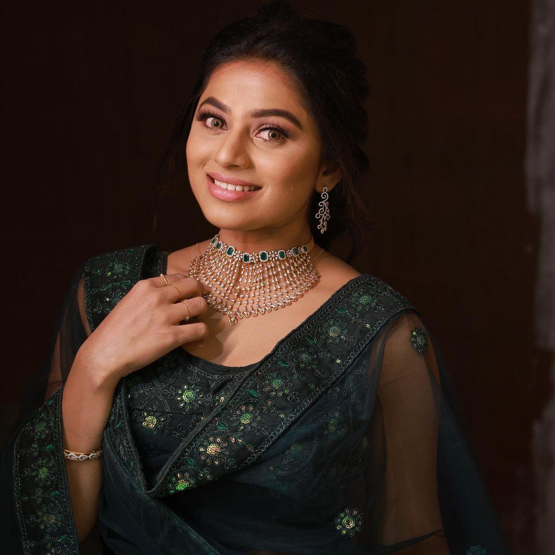 South Indian Actress hot photos | Delna Davis wearing lehenga hot and sexy photoshoot