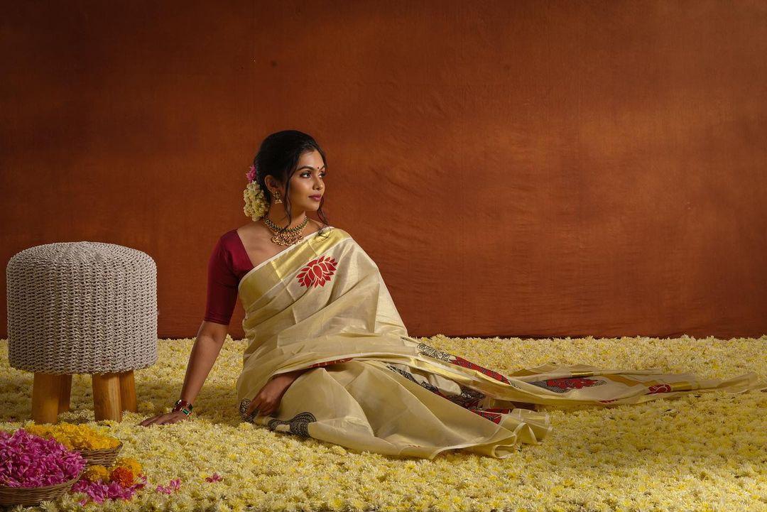 Beautiful and sexy stills | Tanvi Ram in Kasavu Saree hot and sexy photoshoot