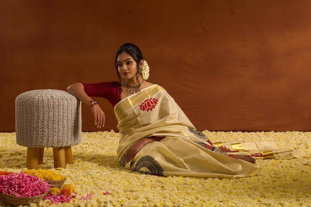 Glamorous and cute stills | Tanvi Ram in Kasavu Saree hot and sexy photoshoot