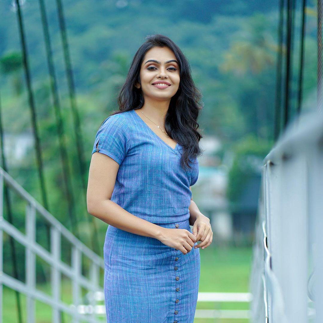 South Indian Actress hot photos | Tanvi Ram in blue dress looking very glamorous photos