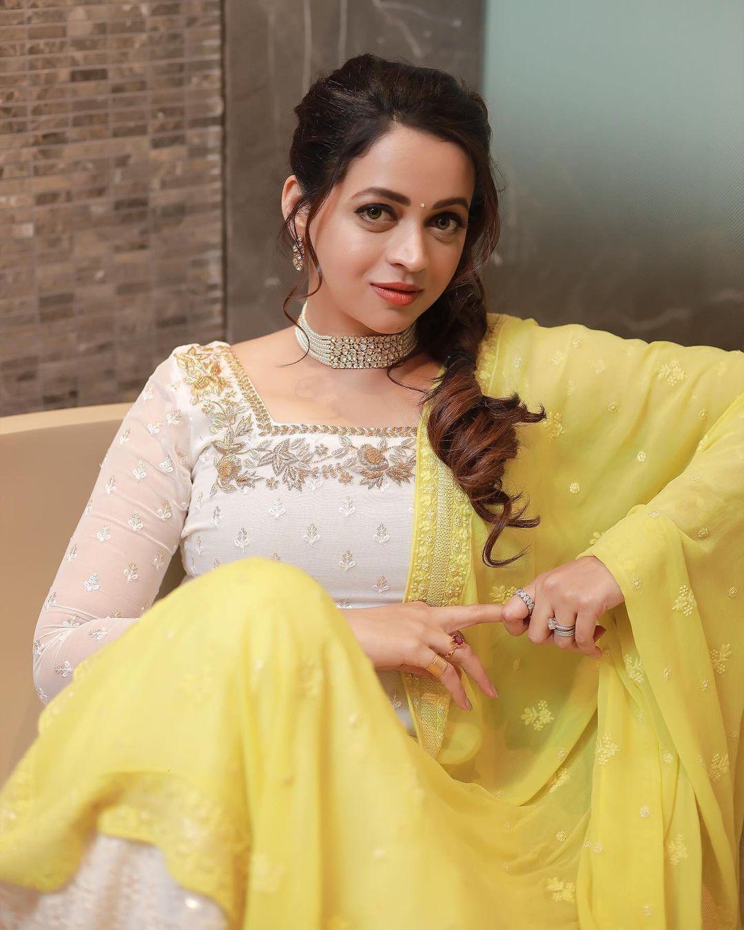 Exclusive very hot photos | Bhavana in yellow churidhar very hot photos gallery