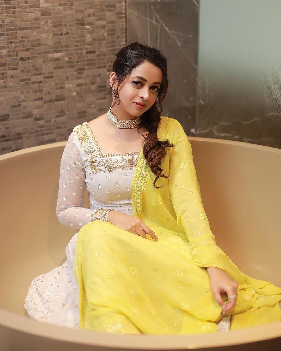 Exclusive very hot photos | Bhavana in yellow churidhar very hot photos gallery