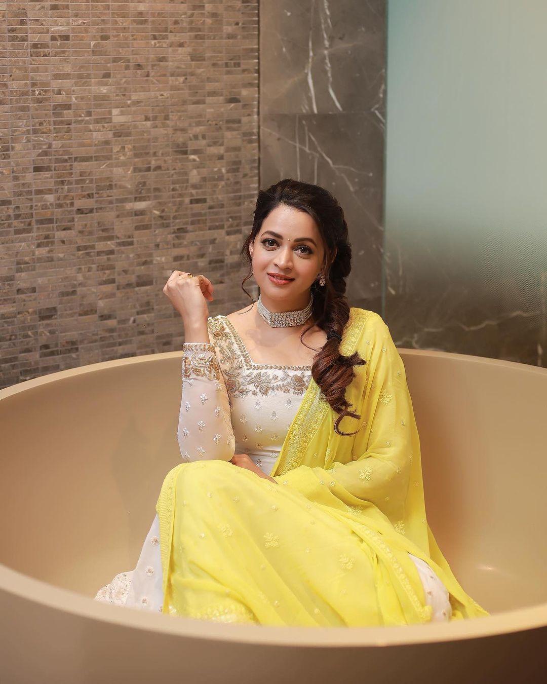 Exclusive very hot stills| Bhavana in yellow churidhar very hot photos gallery