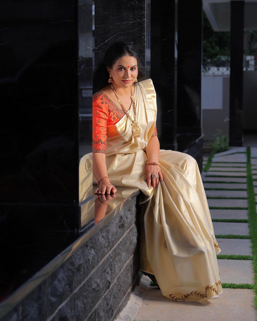Exclusive very hot and spicy stills | Sheelu abraham in Kerala Kasavu Saree hot and sexy photoshoot