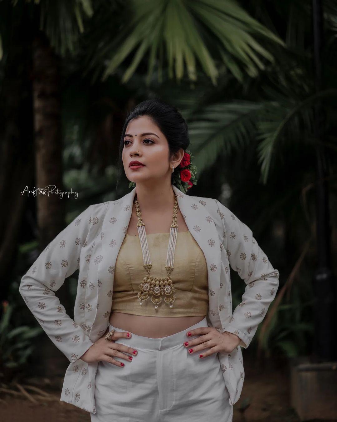 Beautiful and glamorous photos | Shivada onam special hot and sexy photoshoot