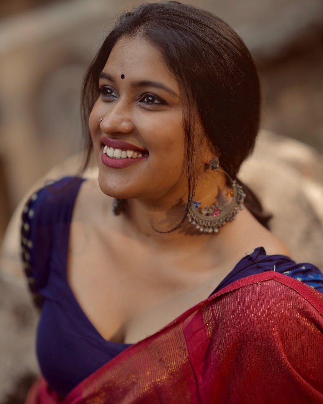 Exclusive very hot photos | Radhika radhakrishnan in saree exposing Cleavage photos