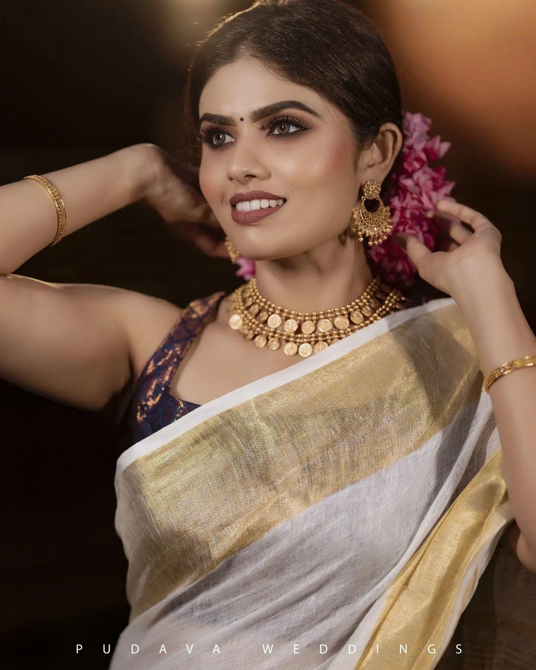 Exposing very hot photos gallery | Neeraja S Das in Kasavu Saree hot and spicy photos