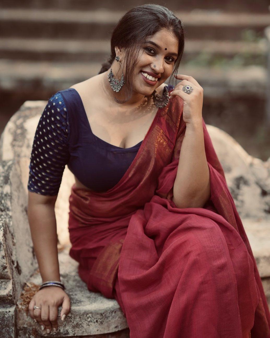 Glamorous and cute stills | Radhika radhakrishnan in saree exposing Cleavage photos