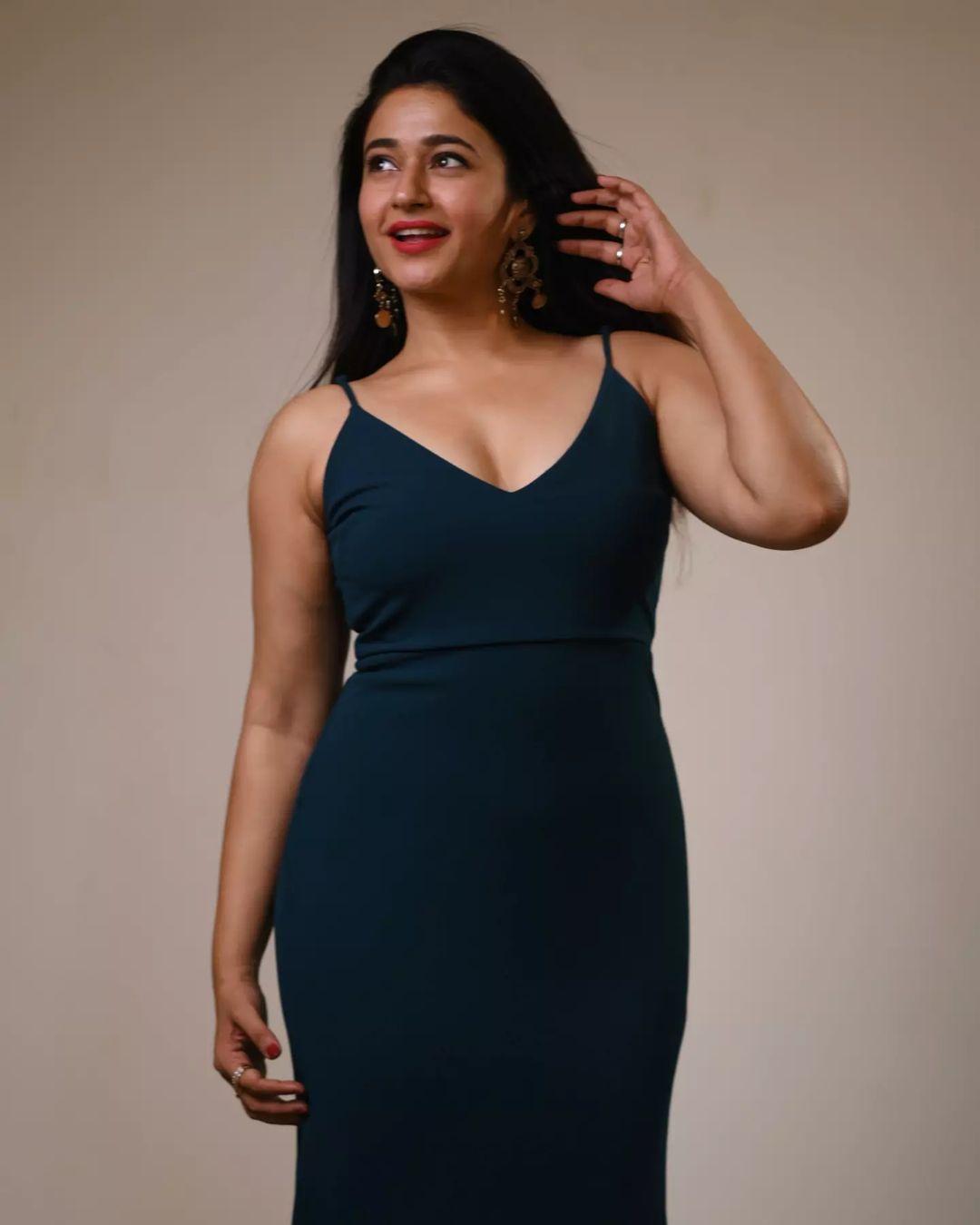Beautiful and glamorous photos | Poonam Bajwa exclusive very hot and sexy photos in black dress