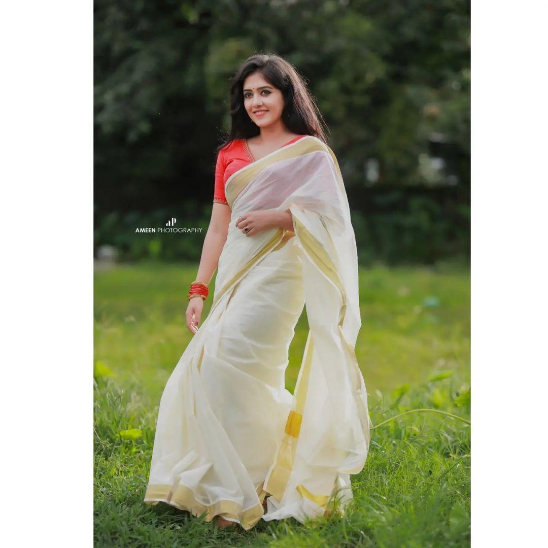 Beautiful and sexy stills | Aadhya Prasad in Kasavu Saree very glamorous and sexy photoshoot