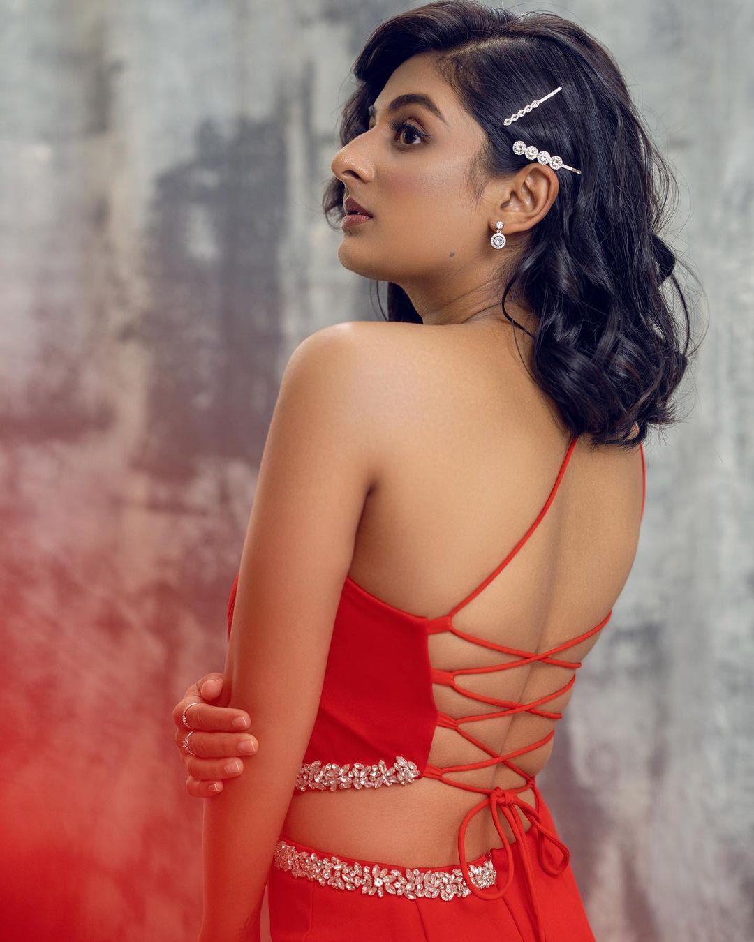 Beautiful and sexy stills | Esther anil exposing very glamorous and sexy photoshoot