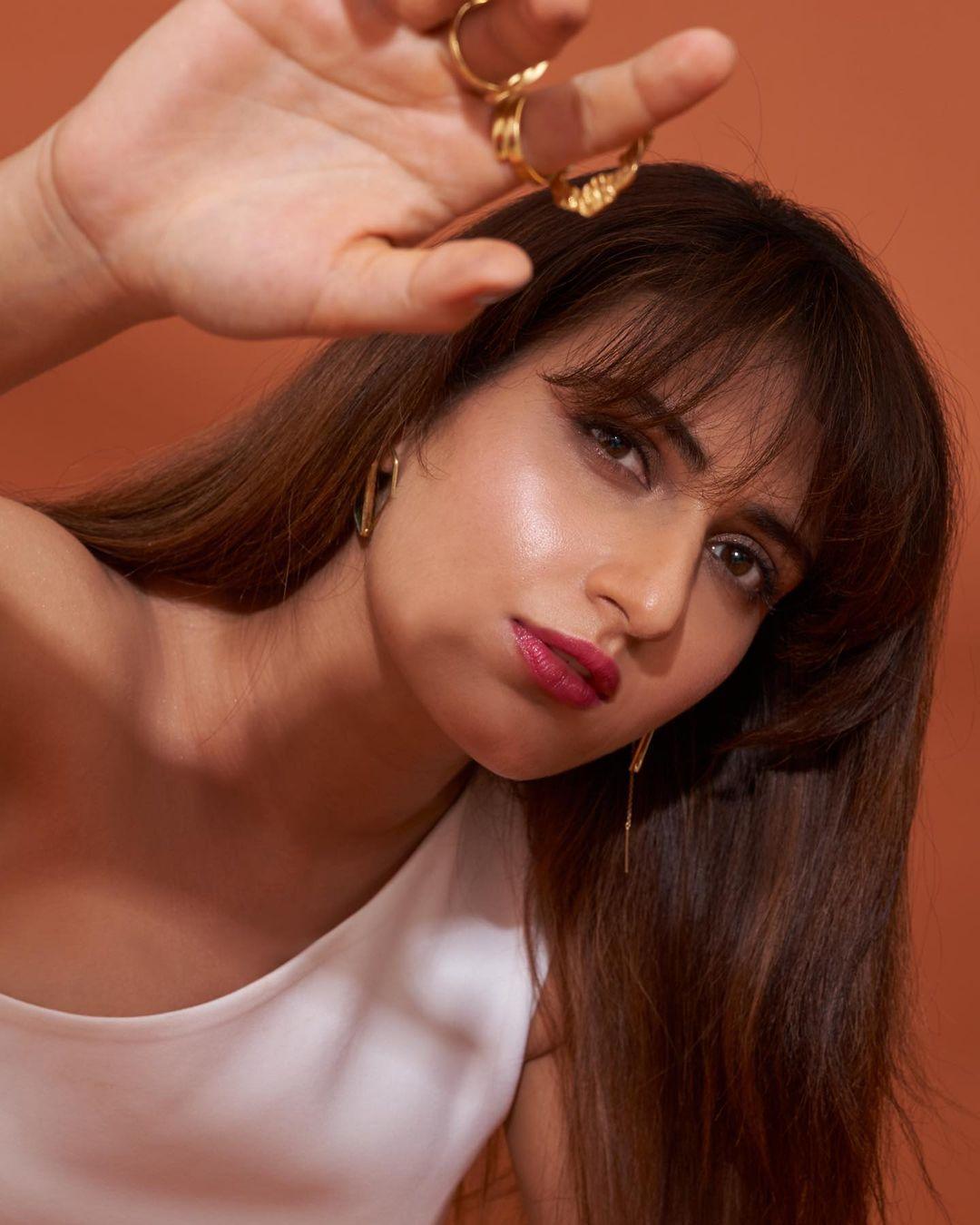 Bollywood actress hot photos gallery | Fatima Sana Shaikh stunning very Glamorous and cute stills