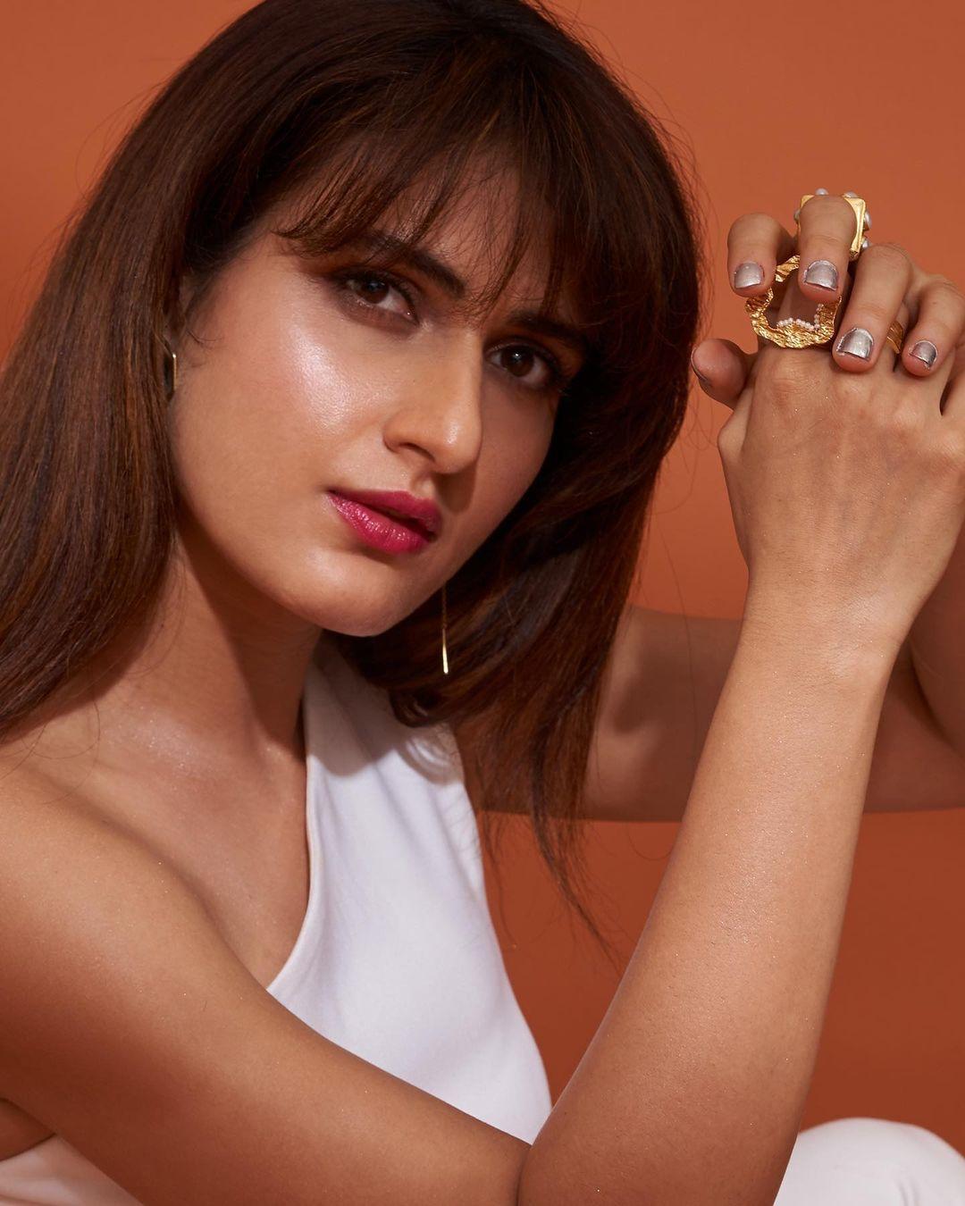 Cute and spicy photos gallery | Fatima Sana Shaikh stunning very Glamorous and cute stills