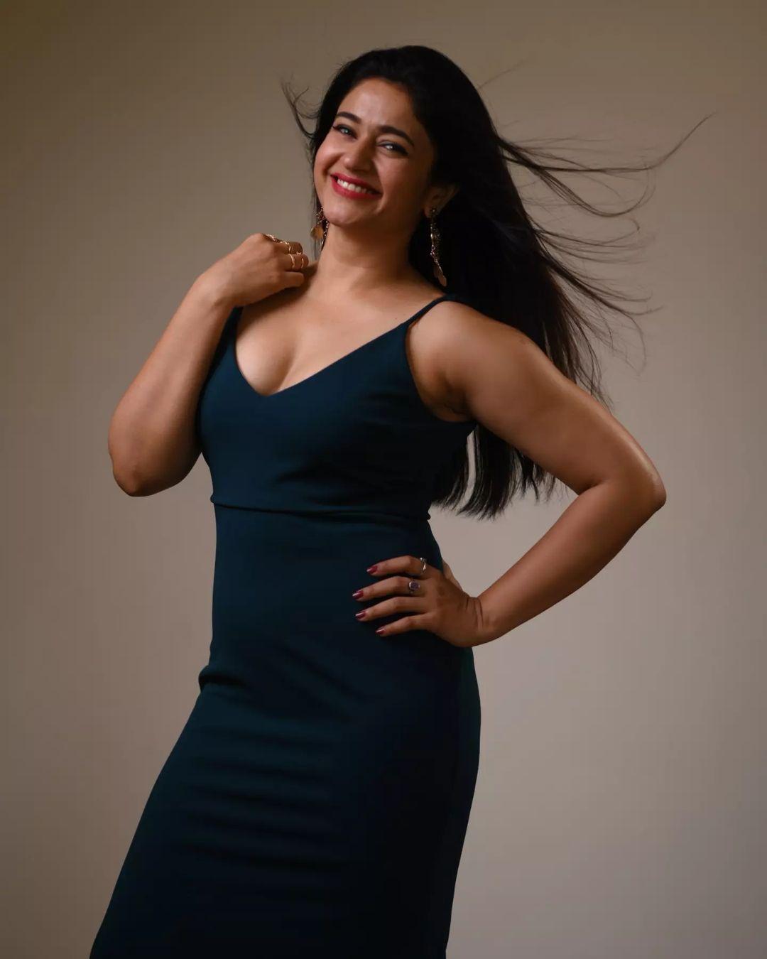 South Indian Actress hot photos | Poonam Bajwa exclusive very hot and sexy photos in black dress