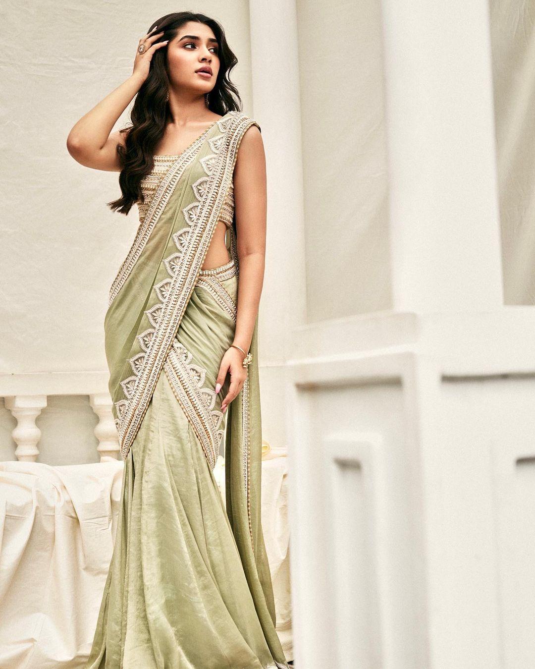 Telugu actress hot photos gallery | Krithi Shetty looking very glorious and sexy photoshoot