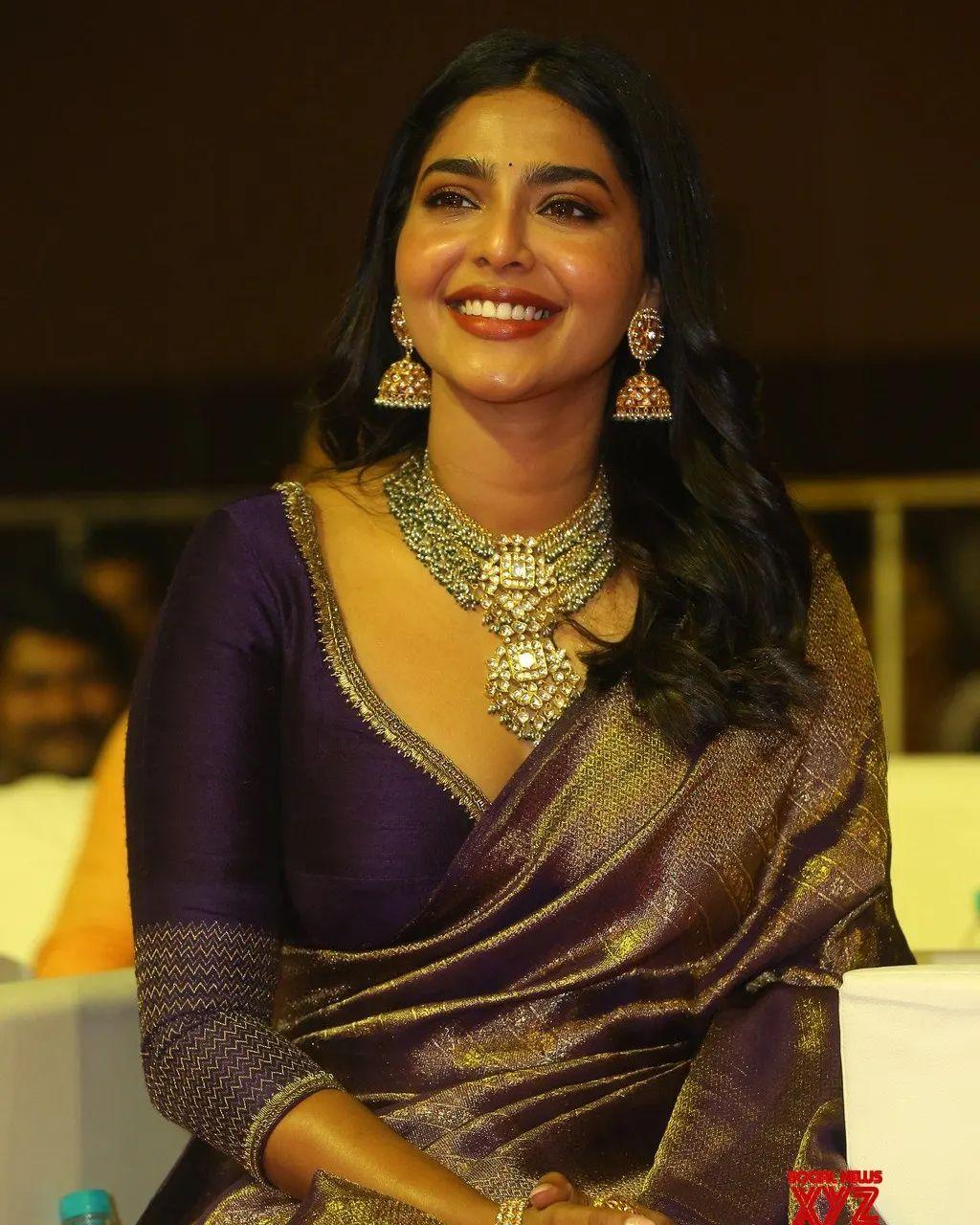 Exposing very hot photos | Aishwarya Lekshmi looking very hot in saree photos gallery