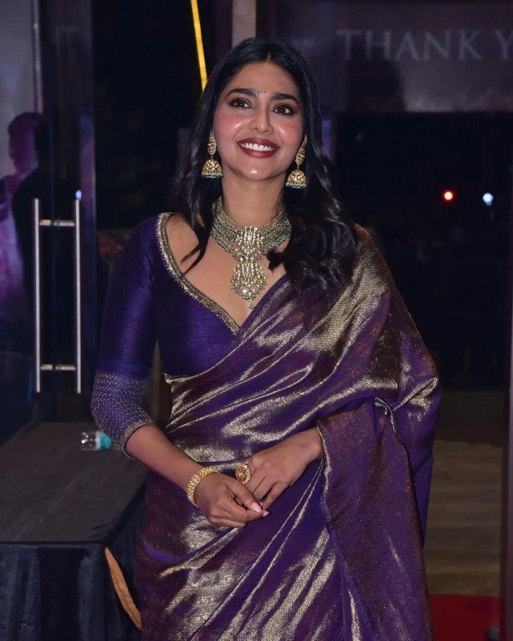 Latest hot and sexy photoshoot| Aishwarya Lekshmi looking very hot in saree photos gallery