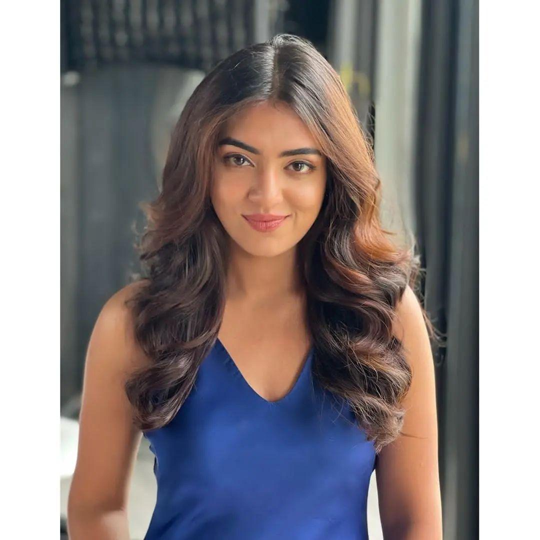 Beautiful and cute picture | Nazriya Nazim beautiful and glamorous photos in blue dress