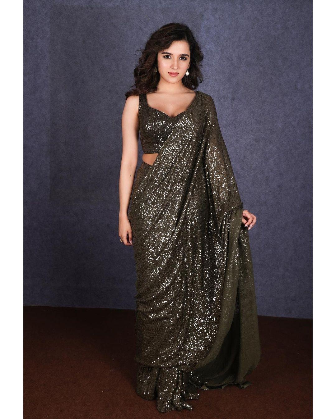 Looking very attractive hot stills | Shirley Setia sleeveless blouse and cute saree photos