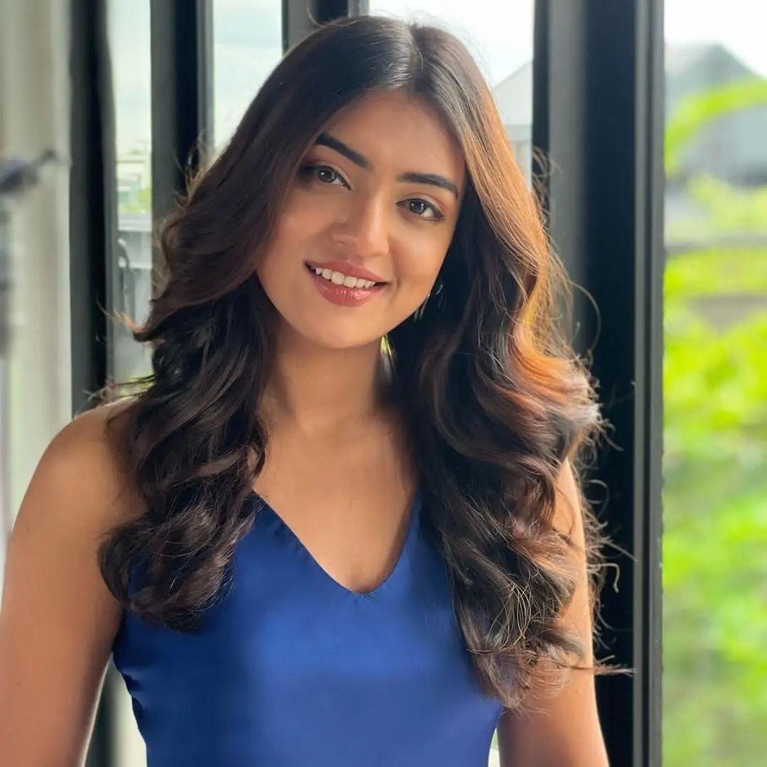 Malayalam Actress hot photos | Nazriya Nazim beautiful and glamorous photos in blue dress