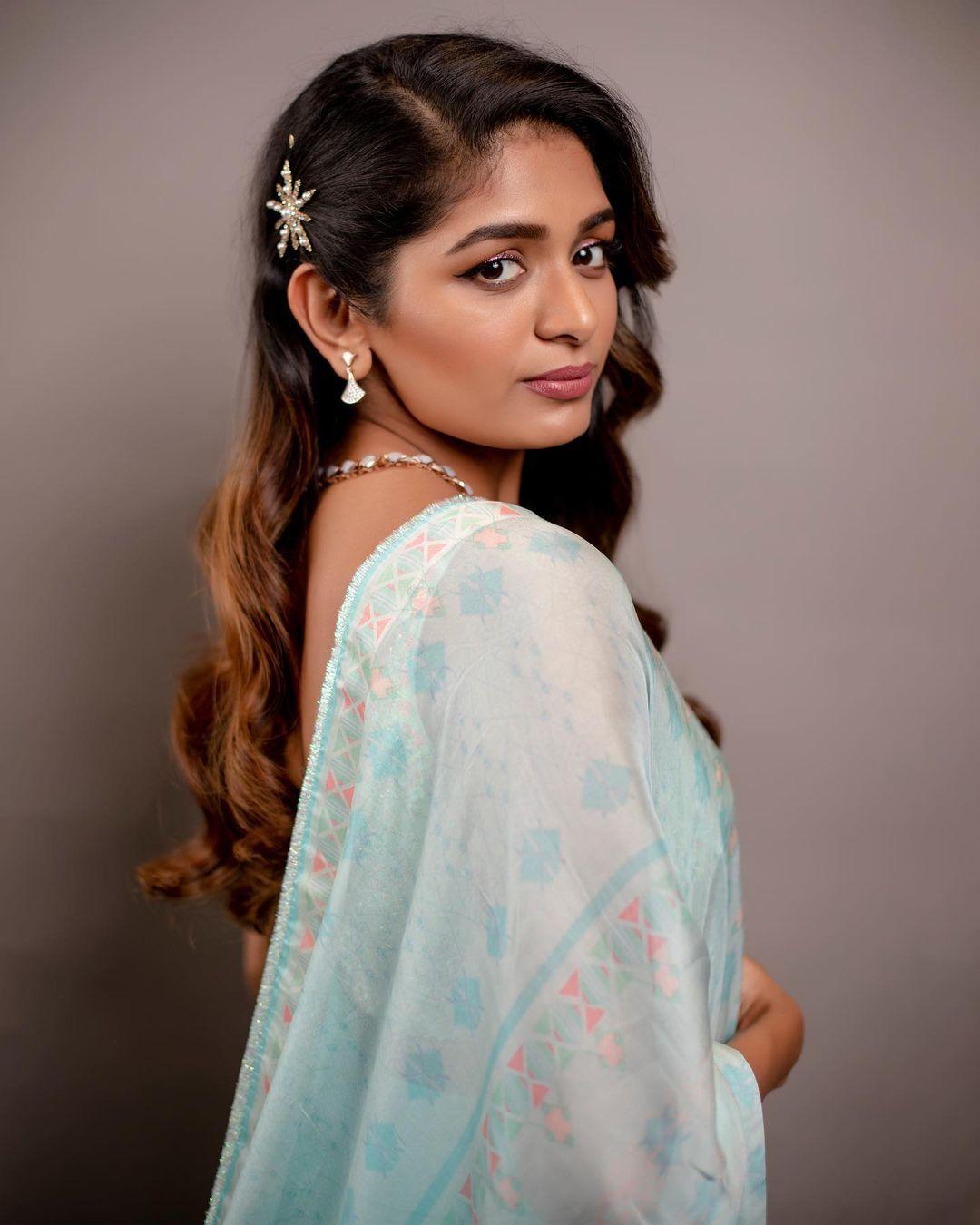 Beautiful and sexy photoshoot | Aditi Shankar looking very glorious in lehanga hot photos
