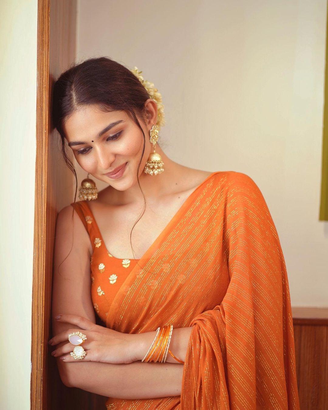 Cute and sexy photoshoot | Kayadu lohar beautiful and sexy photoshoot in half saree photos