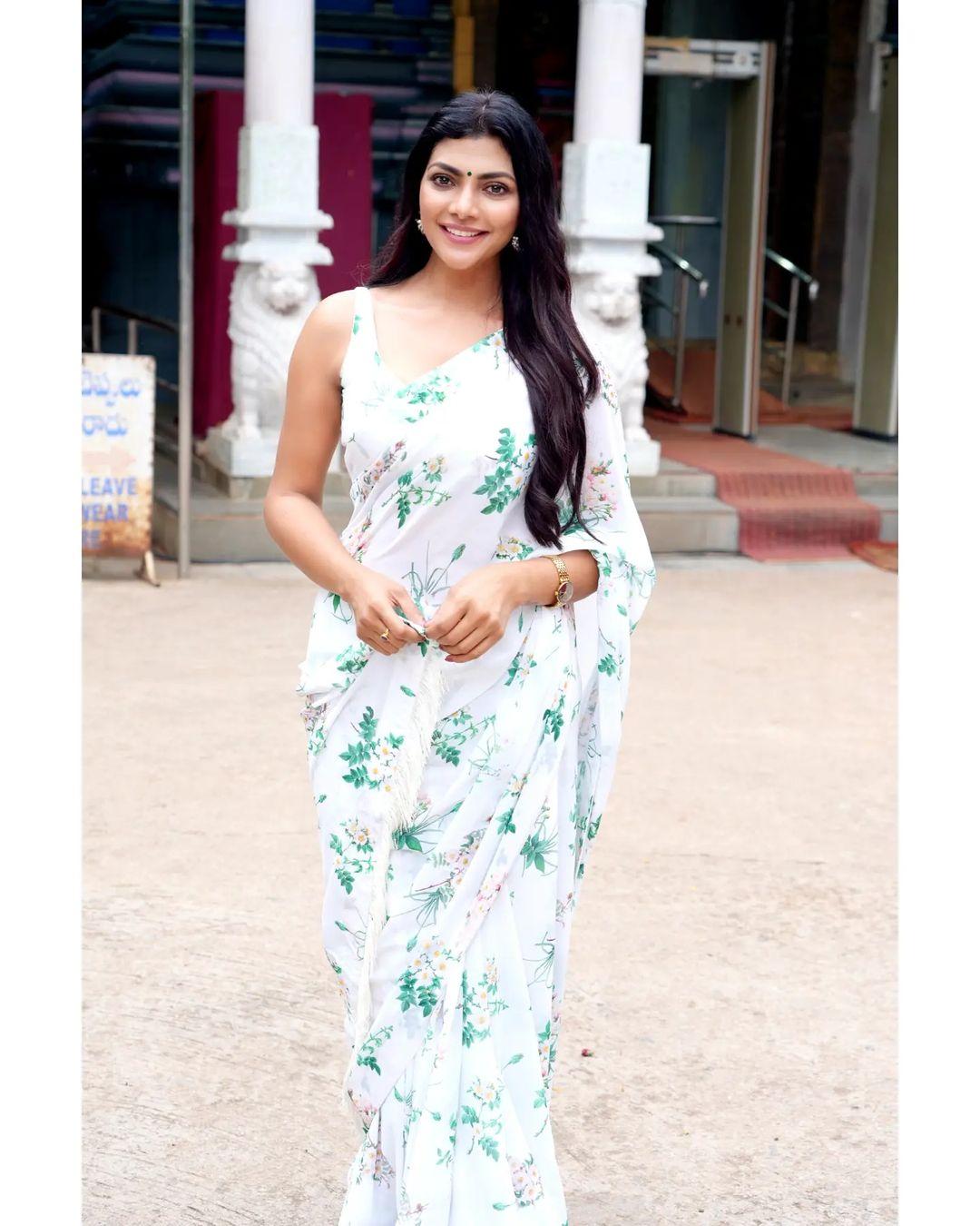 Cute and sexy photoshoot | lahari shari in saree looking very glamorous photos