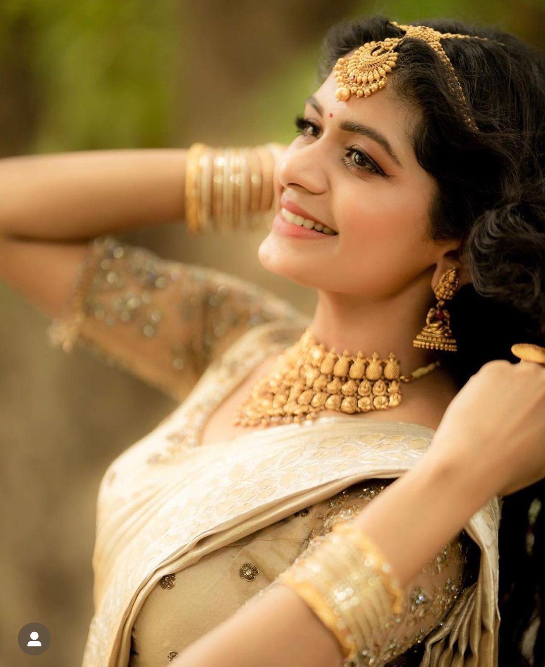 Exclusive very sexy photos | Aditi Shankar in Kasavu Saree very glamorous and cute stills