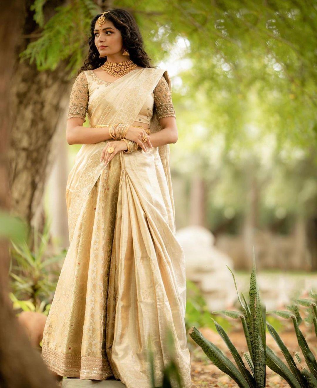 Latest hot and sexy photoshoot | Aditi Shankar in Kasavu Saree very glamorous and cute stills